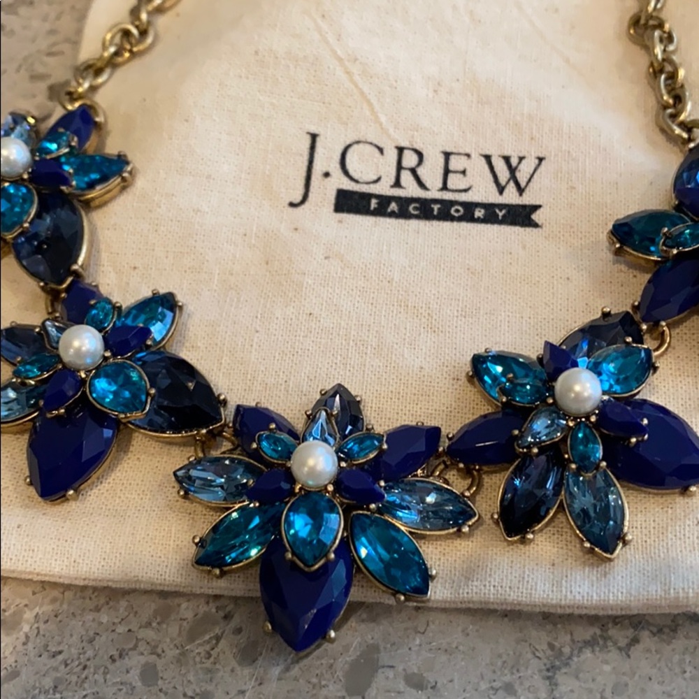 J. Crew Pearl Bee Statement Necklace. - Picture 3 of 6